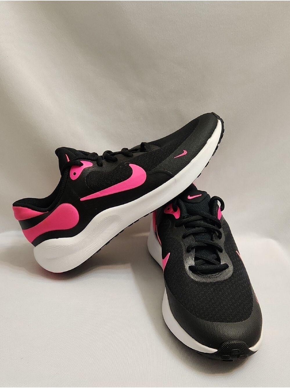 Nike Resolution 7 GS Black Pink Running Sneakers (Size 7Y)